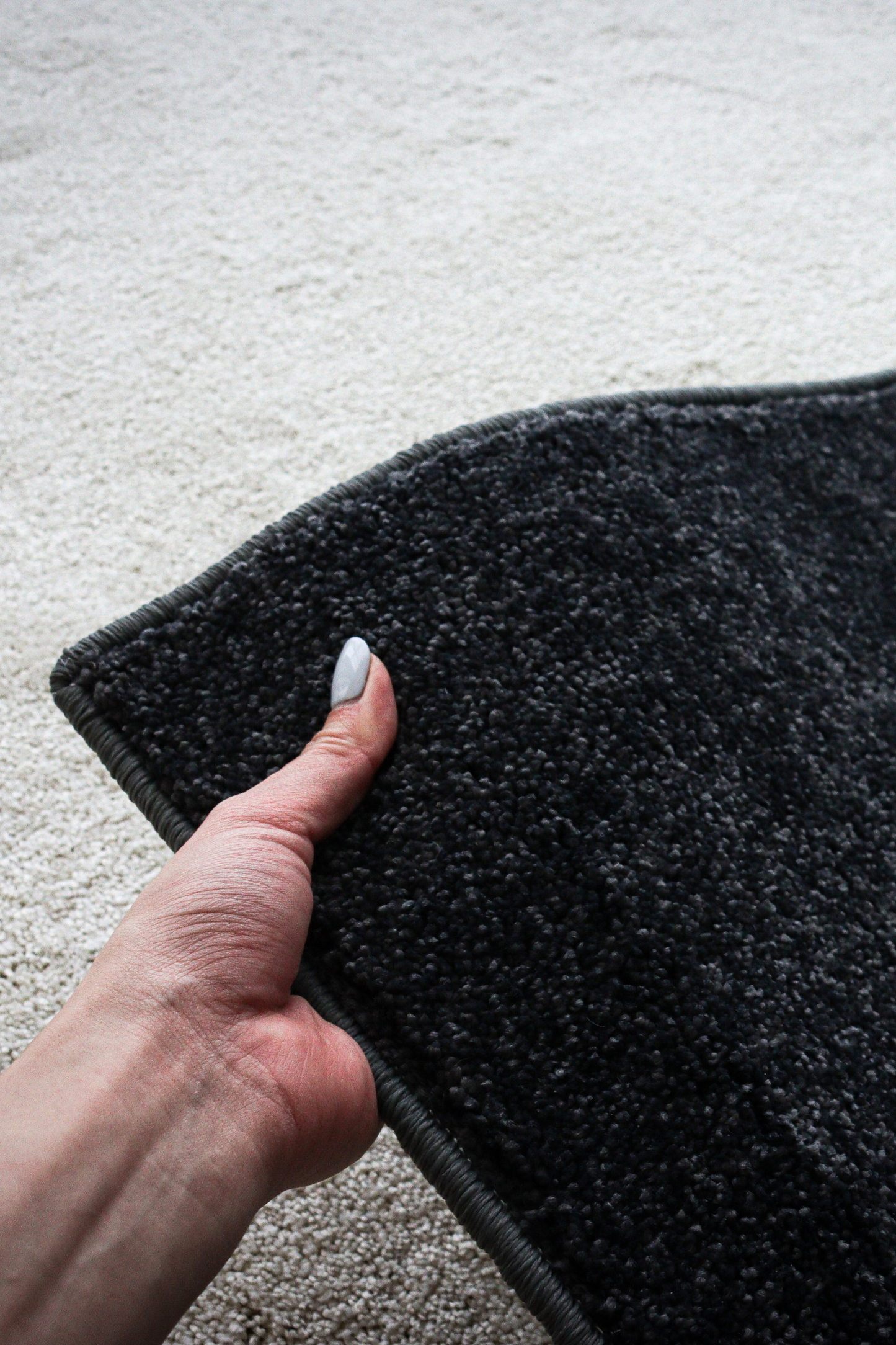 Tapis gris foncé | Série Essentiels intemporels