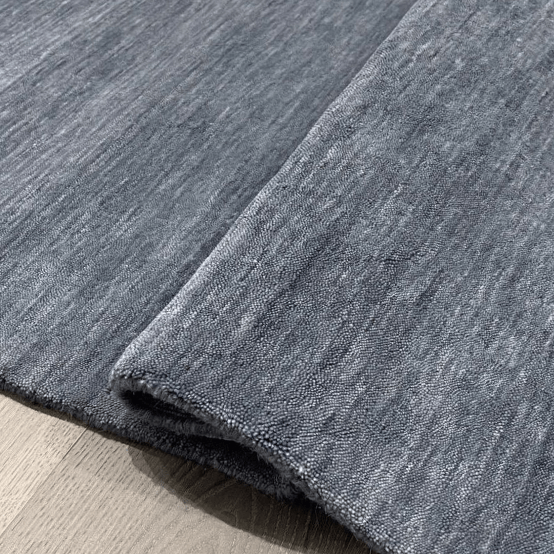 Tapis bleu cendré | Laine de luxe tissée à la main