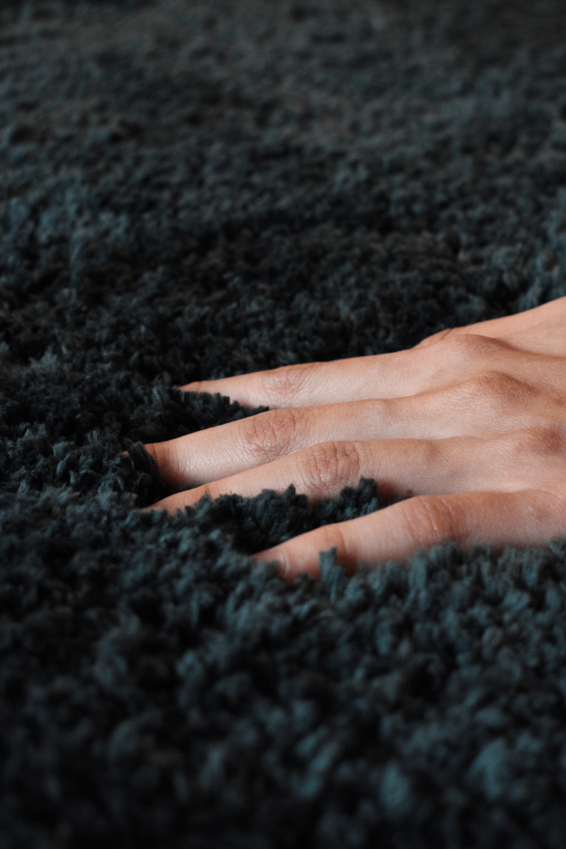 Tapis LuxeFur gris anthracite | Série LuxeFur Dyed